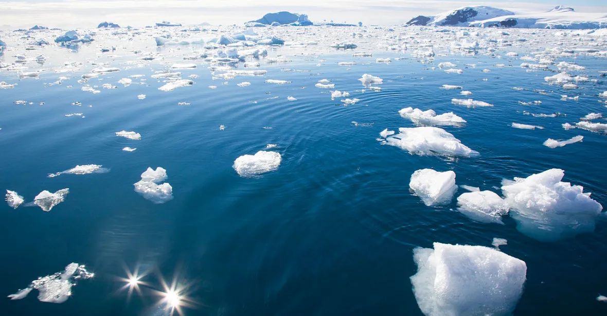 Led v Antarktidě přibývá, říká nová studie vědců z NASA