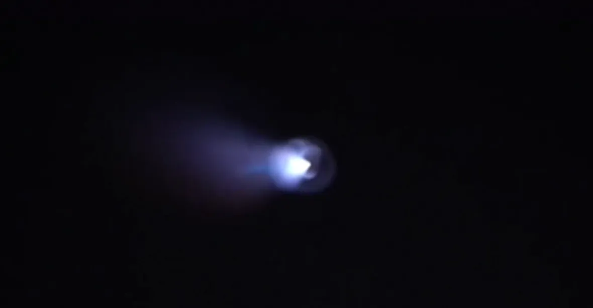 VIDEO: Bylo to UFO? Část lidí oficiálnímu vysvětlení nevěří