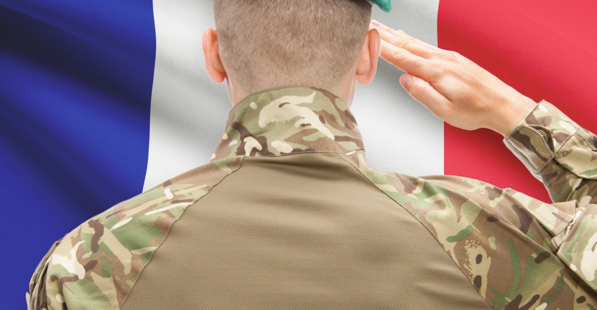 Francouzi se hrnou do armády. Přihlášek je třikrát víc