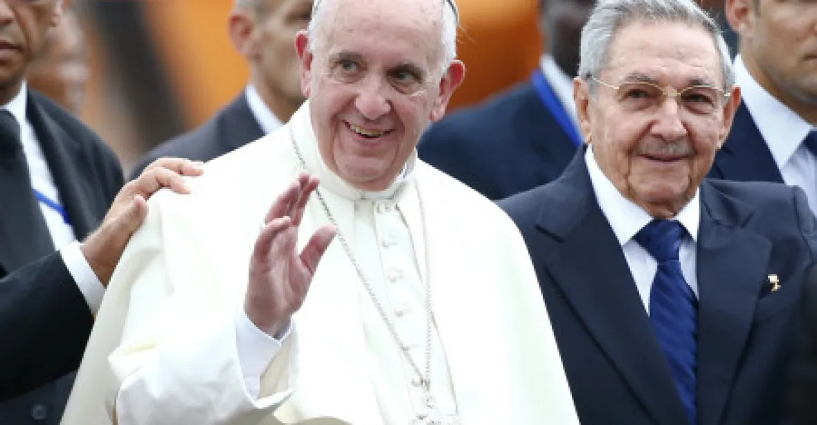 Kubánci uvízli v zemi nikoho, papež apeluje za jejich pomoc