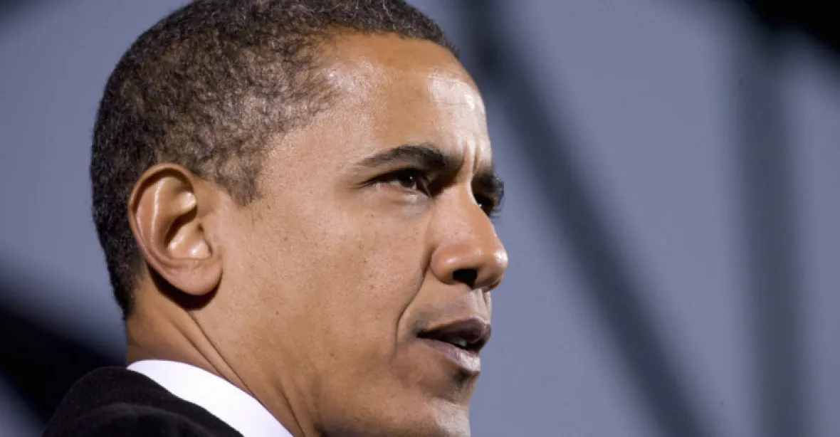 Obama plakal a hájil své omezení prodeje zbraní