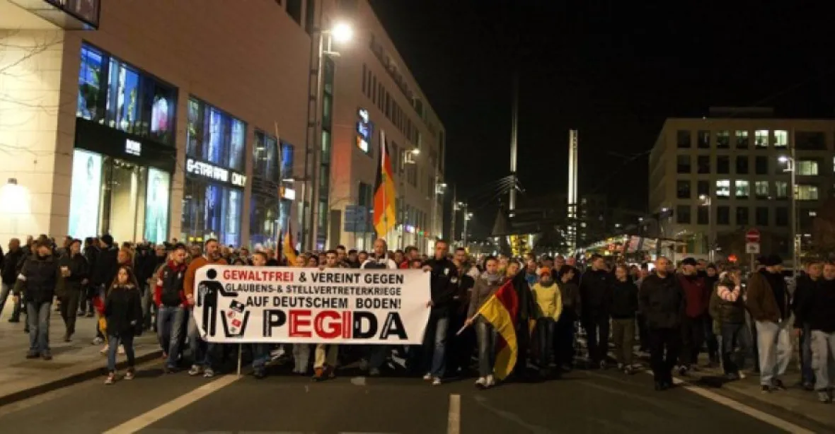 V Lipsku demonstrovaly tisíce stoupenců a odpůrců migrace
