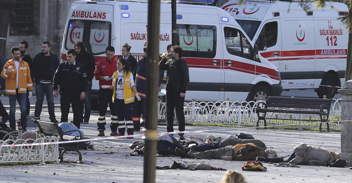 Mezi mrtvými po atentátu v Istanbulu je nejméně osm Němců. Útočil IS
