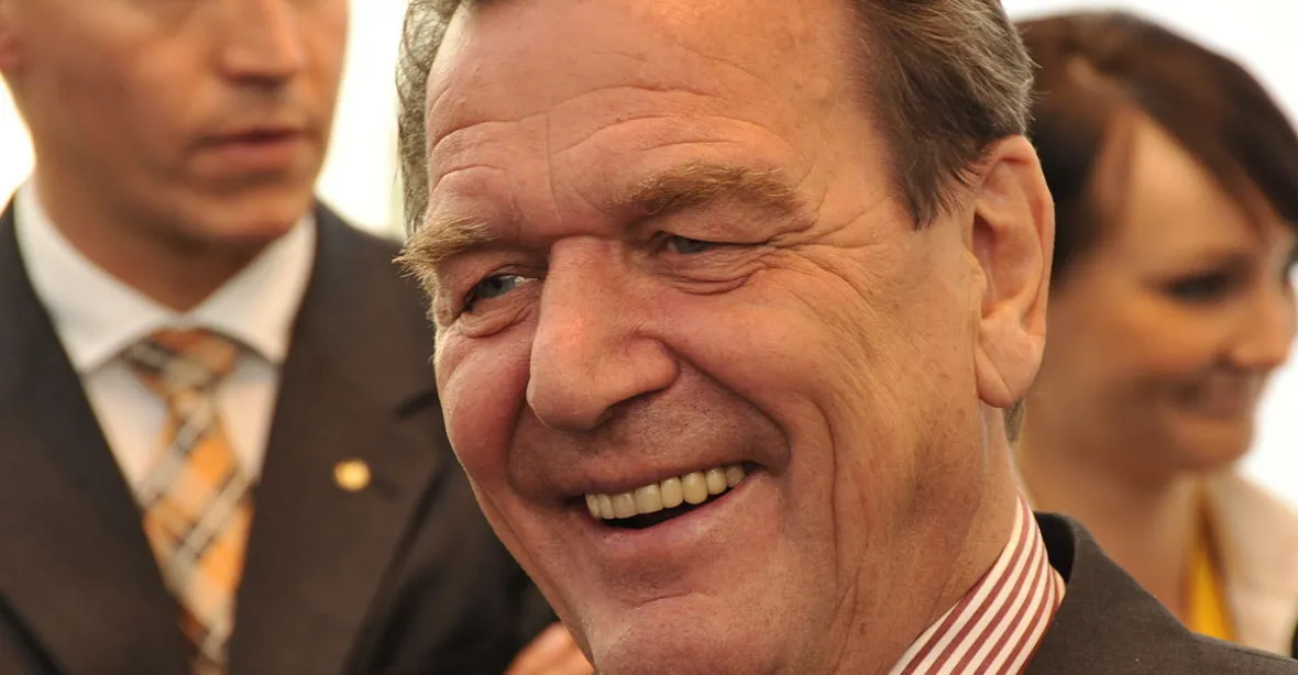 Schröder zkritizoval Merkelovou kvůli uprchlíkům