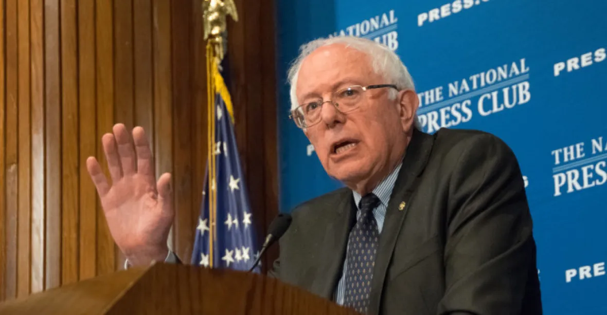 Z outsidera favorit? Sanders v New Hampshire poráží Clintonovou