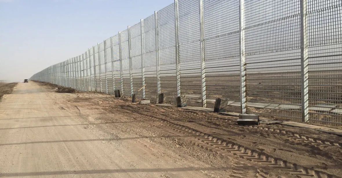 Izrael staví masivní plot. Připravuje kompletní izolaci celé země