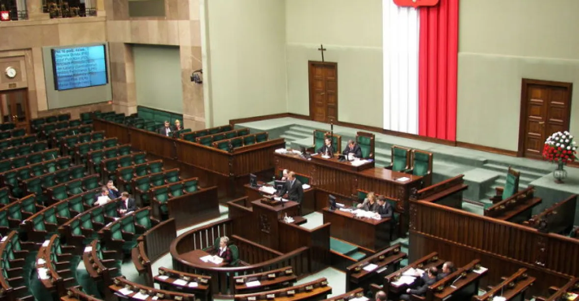 PiS v Polsku přitvrzuje. Slučuje funkci ministra s generálním prokurátorem