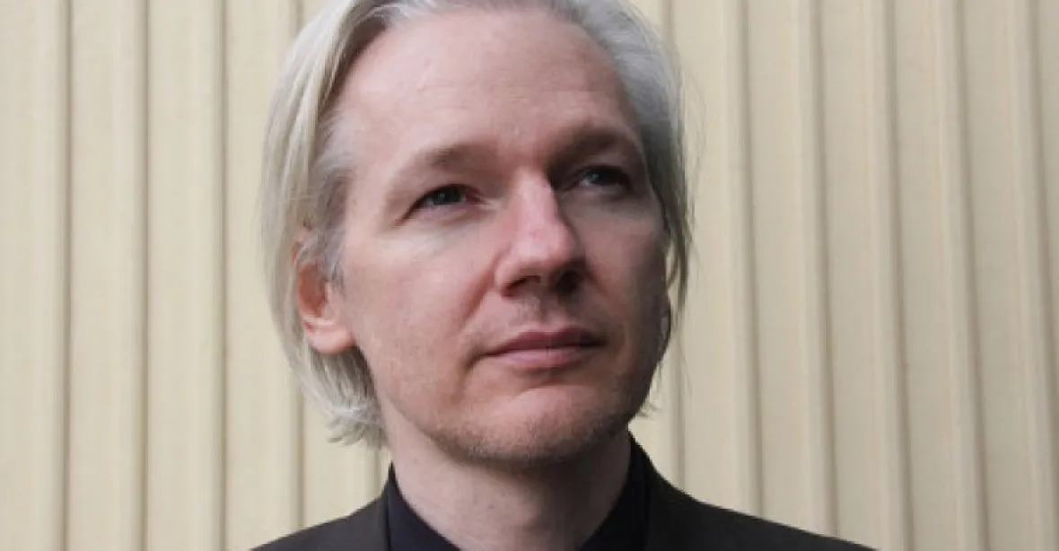 Podle OSN zadržují Assange nezákonně. Policie ho ale stejně zatkne
