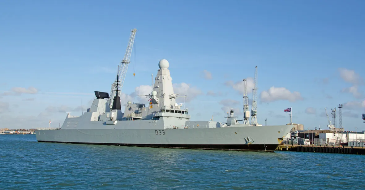 Velká Británie pošle na obranu Pobaltí před Ruskem pět lodí