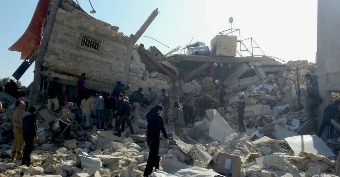 Ruské bomby zasáhly v Sýrii dvě nemocnice a školu. 50 mrtvých