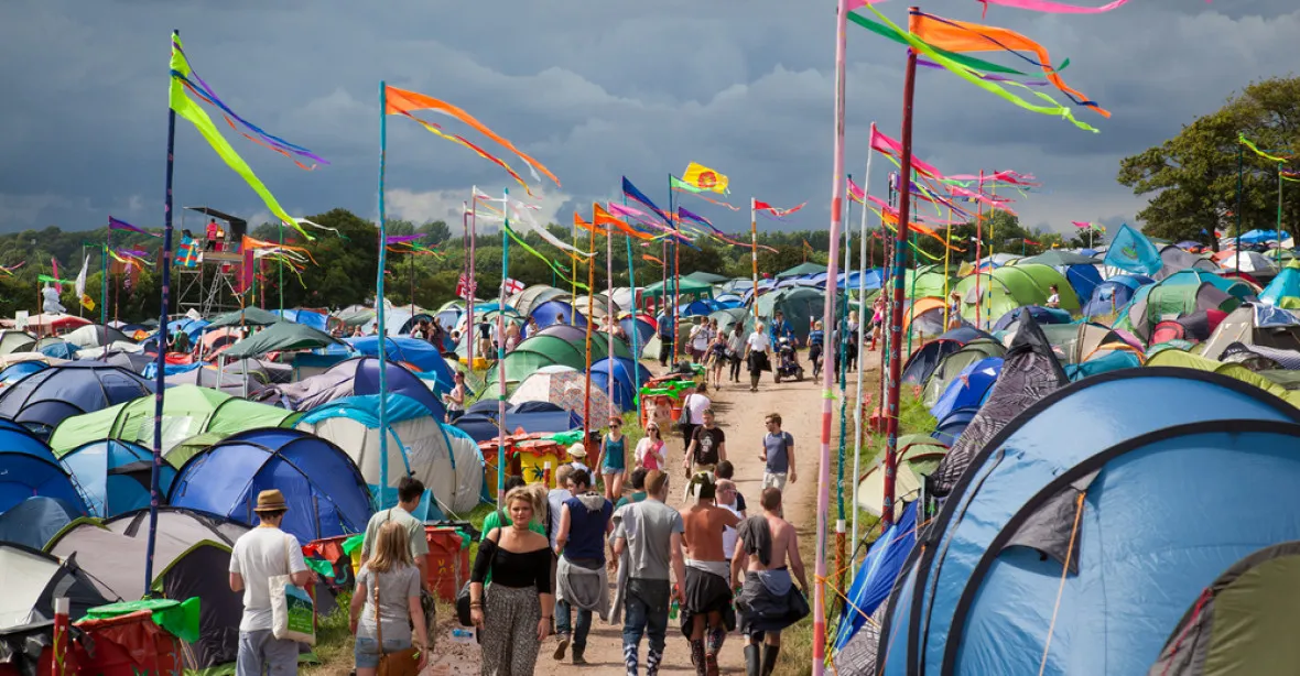 Británii má prý v Unii udržet festival v Glastonbury a fotbal