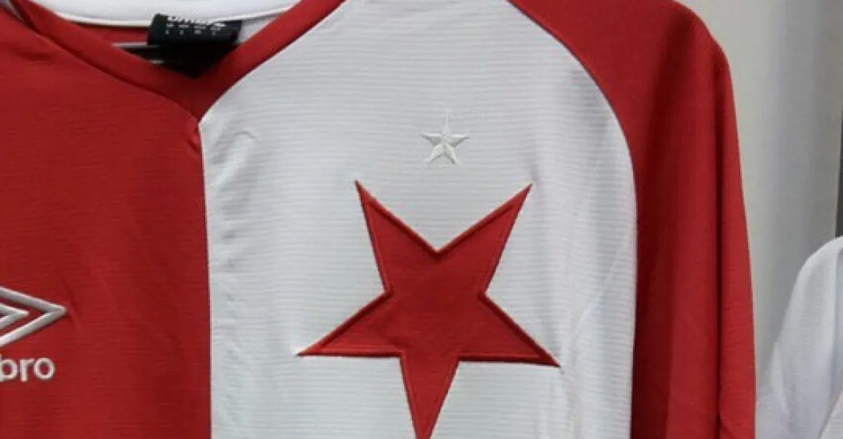 Má Slavia dres s komunistickou hvězdou?