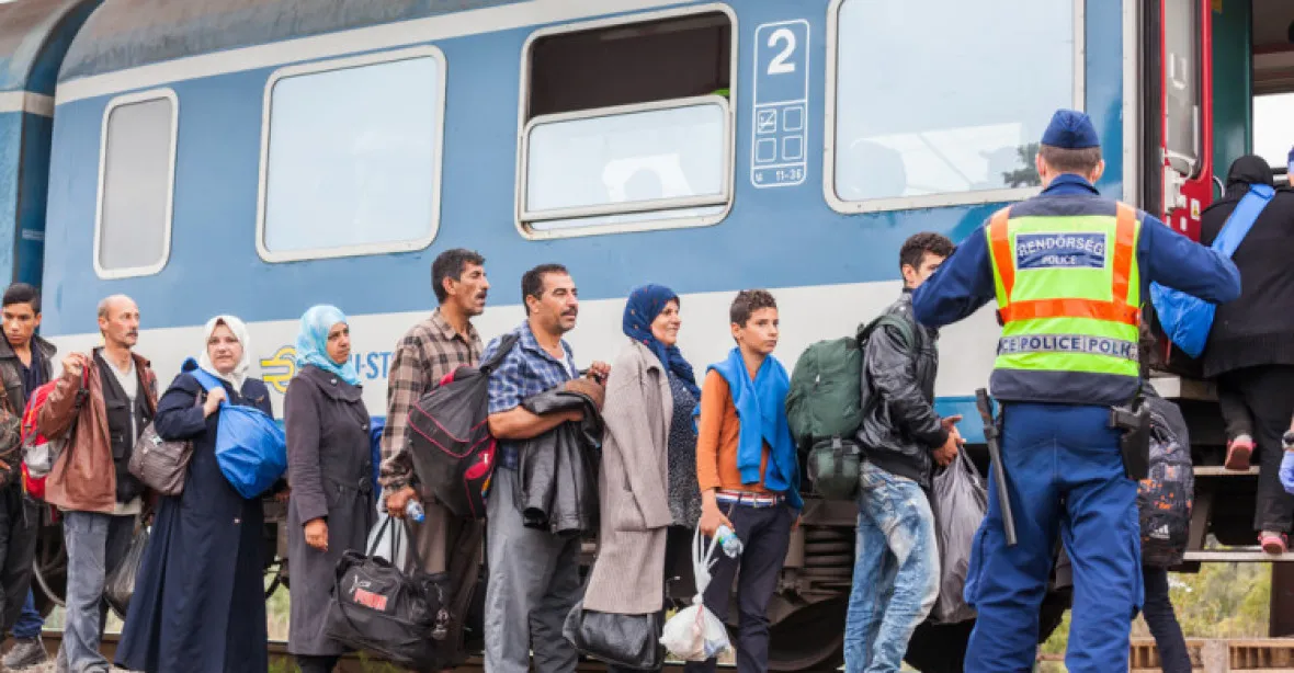Řeckem putuje na 25.000 migrantů. Athény zvažují výjimečný stav