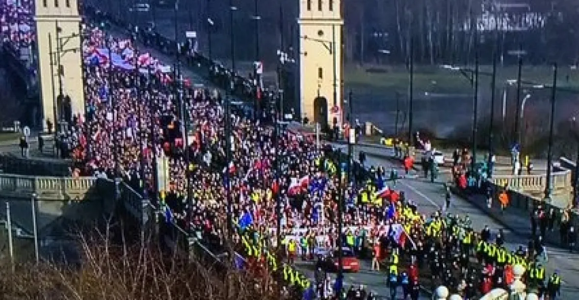 Svoboda! Walesa! Tisíce Poláků protestovaly proti vládě