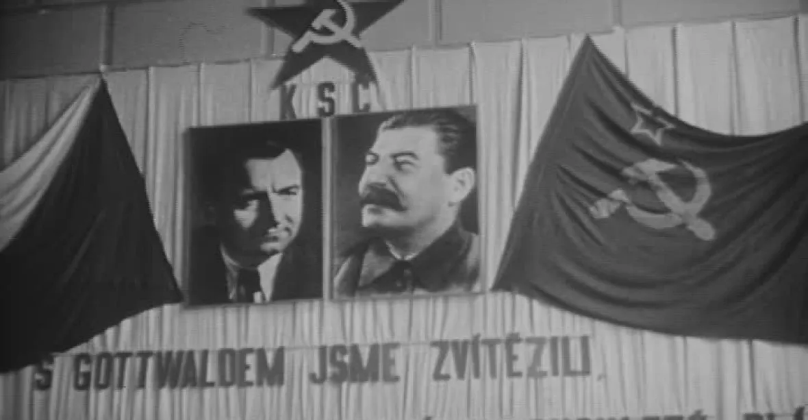 Pamětníci podali na KSČM trestní oznámení kvůli únoru 1948