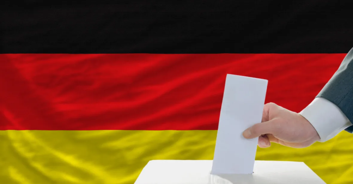 Šokovaní němečtí politici se vrhají na AfD a mobilizují voliče