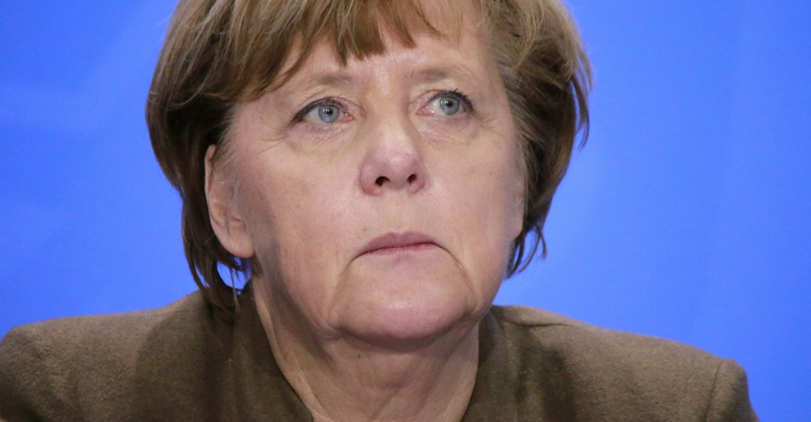 Voliči potrestali Merkelovou za uprchlickou politiku, píší v Německu