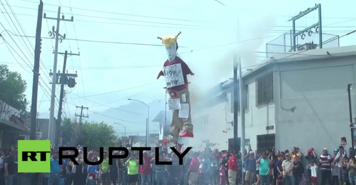 Upalování Donalda Trumpa. Nová velikonoční tradice v Mexiku?