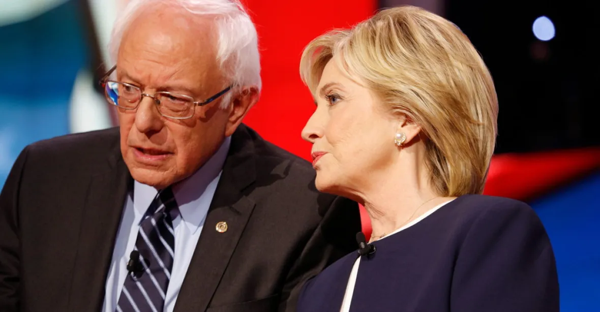 Sanders se s Clintonovou ostře střetli v televizní debatě