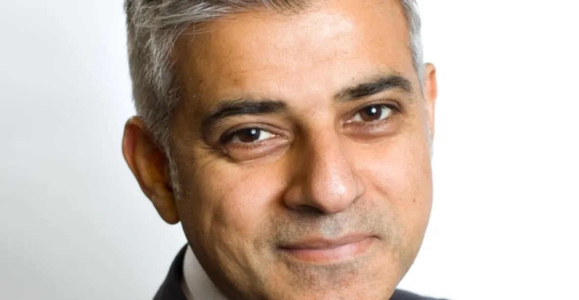 Příští starosta Londýna: muslim, který se dělil o skládací lůžko