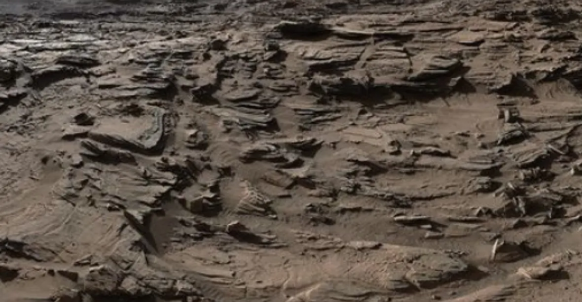 OBRAZEM: Nové snímky z Marsu. To jsou panoramata!