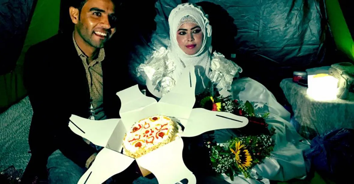 Láska uprostřed beznaděje: uprchlický tábor v Idomeni zažil první svatbu