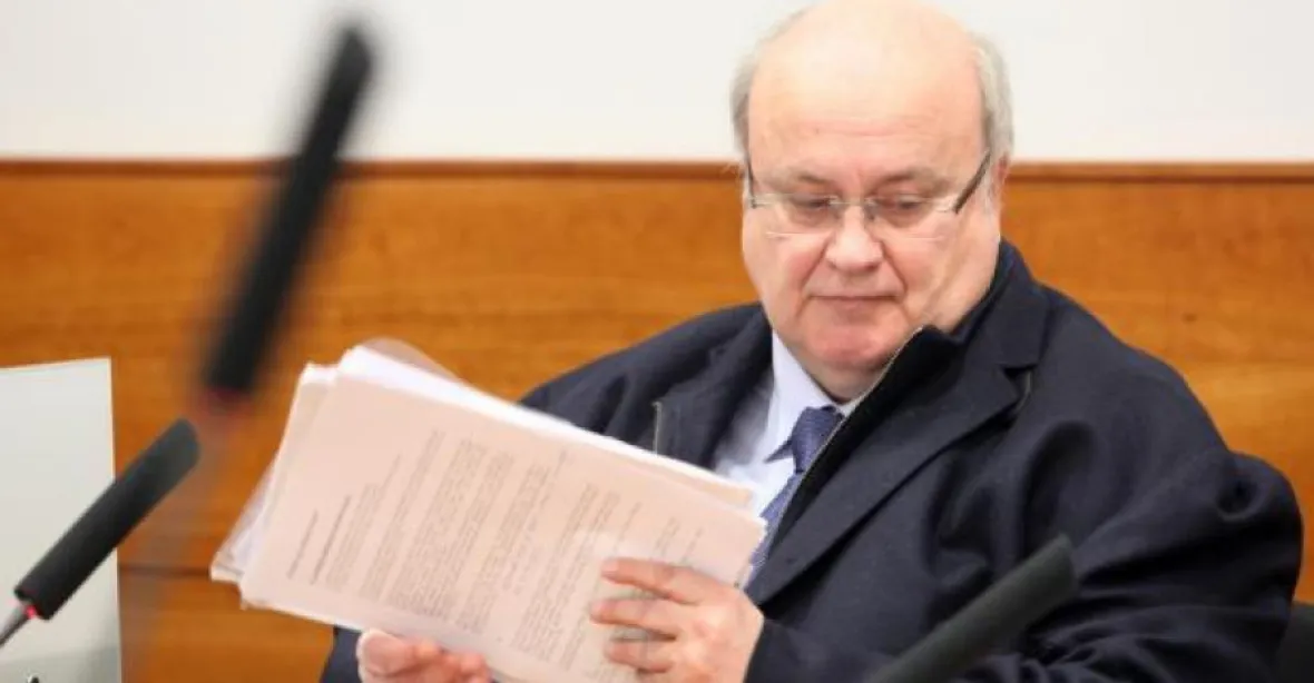 Bizarní pomsta: bývalý soudce Havlín se chtěl vykálet před dveře šéfky