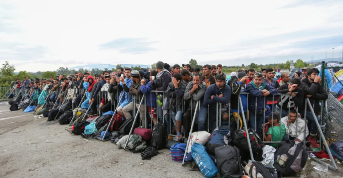 Finální vyklizení Idomeni? Policie chystá evakuaci uprchlického tábora