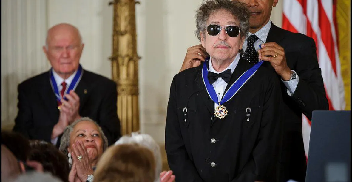 Bobu Dylanovi je 75. V rodném Duluthu mu odhalí pamětní desku