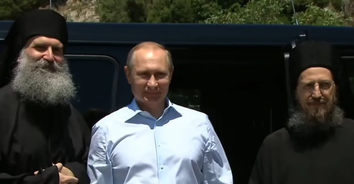 Putin dorazil na posvátnou horu Athos. Oslavoval ruské mnichy