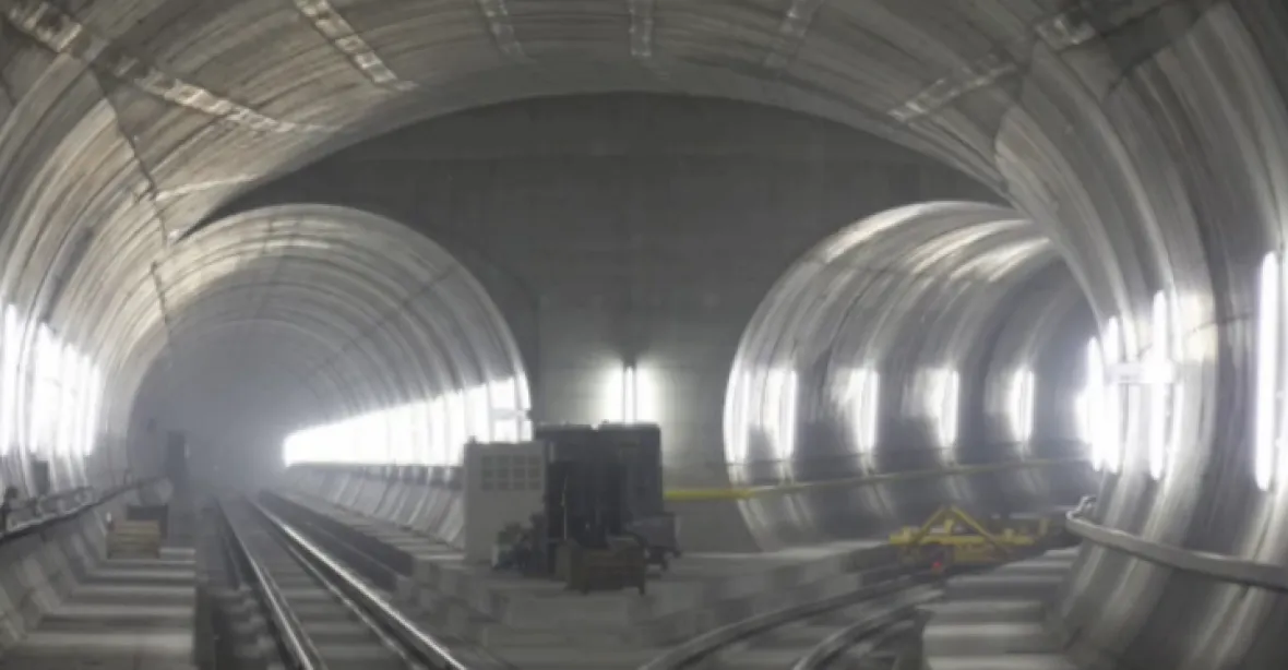 Ve Švýcarsku otevřeli nejdelší železniční tunel na světě. Má 57 km