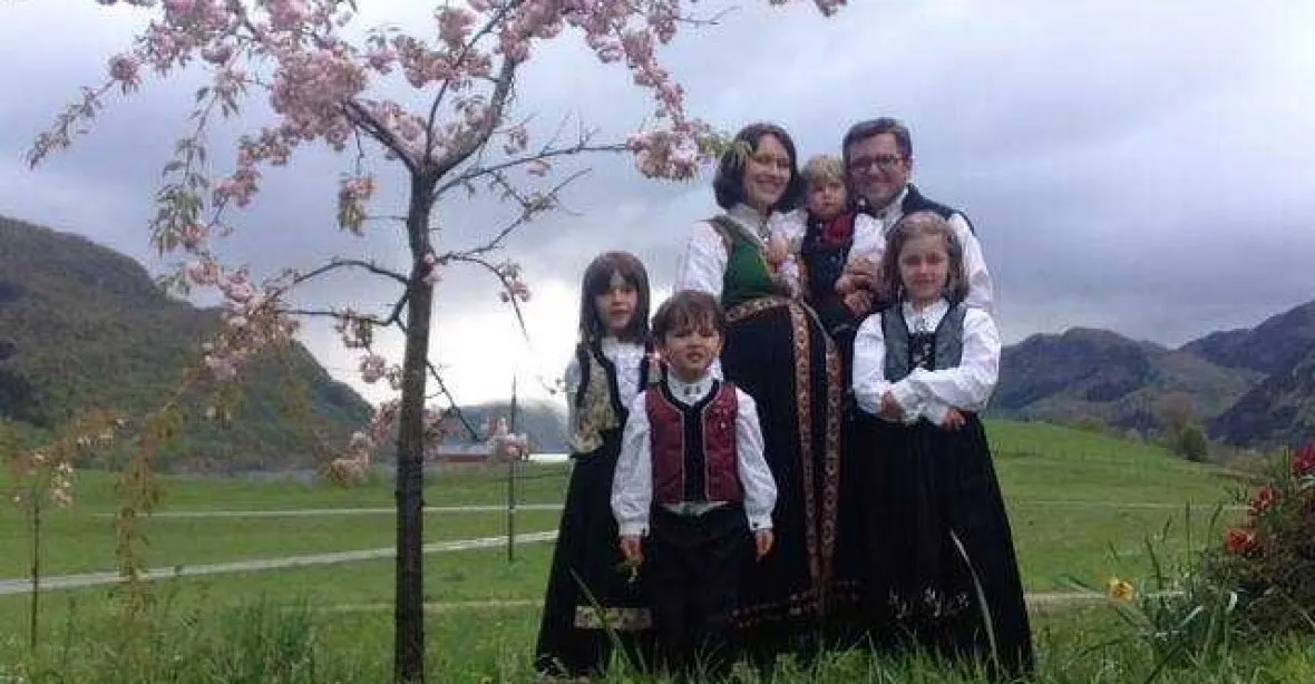 Barnevernet vrací pět dětí norsko-rumunským rodičům