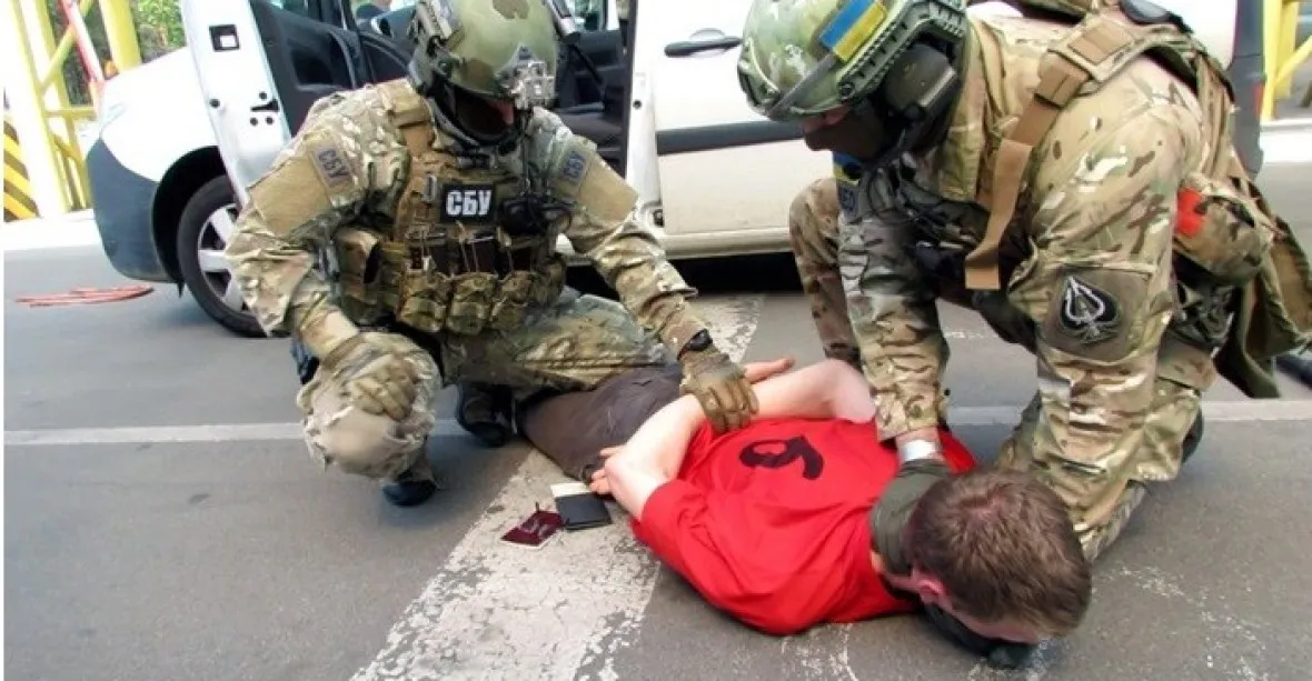 Ne terorista, ale pašerák. Francie zpochybňuje zatčení na Ukrajině