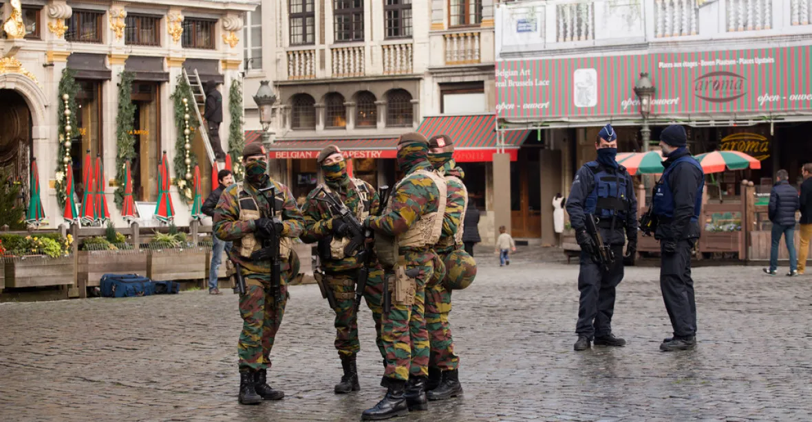 Teroristé vyrazili ze Sýrie. Mají zaútočit v Belgii a Francii, varuje policie