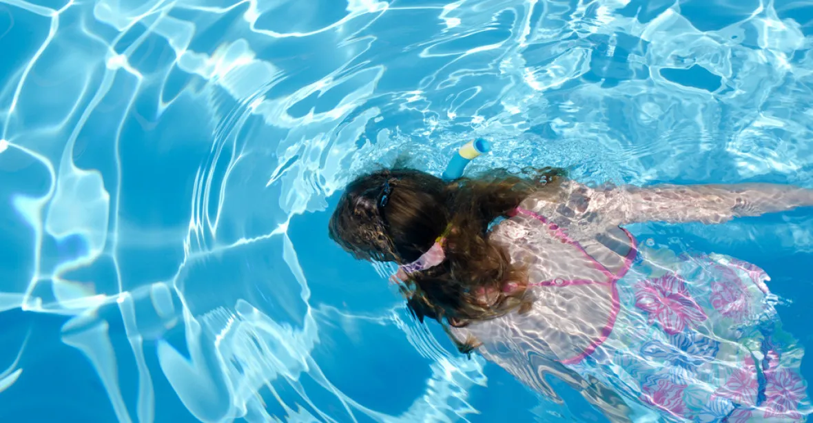 U bazénu napadl 13letou dívku, starosta zakázal vstup všem uprchlíkům