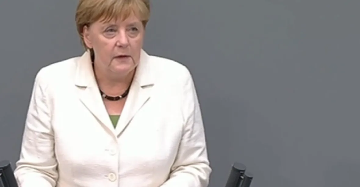 Opatrná Merkelová: Zatím nevedeme formální ani neformální jednání o brexitu