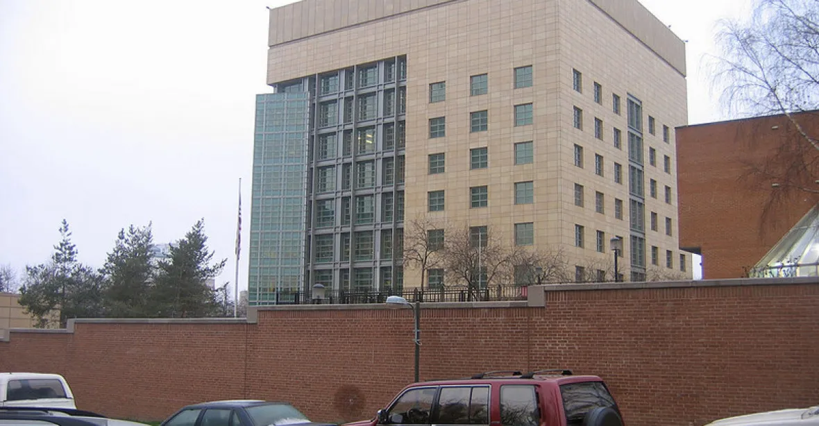 Ruský agent zbil amerického diplomata před ambasádou