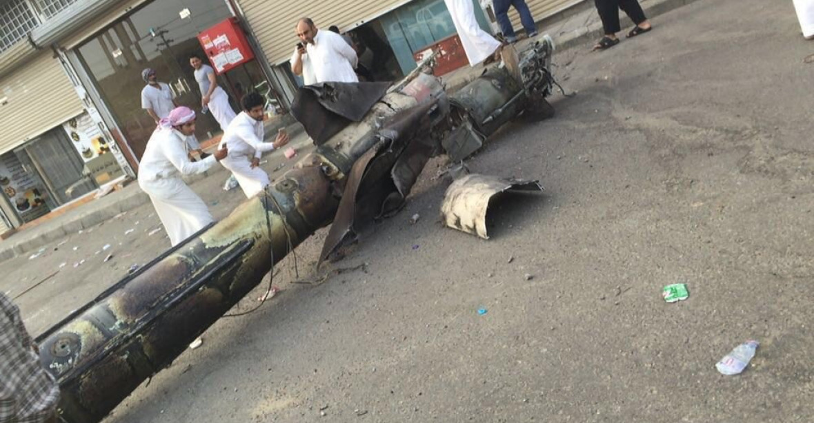 Poplach v Saúdské Arábii: sebevražedný útočník a střela z Jemenu