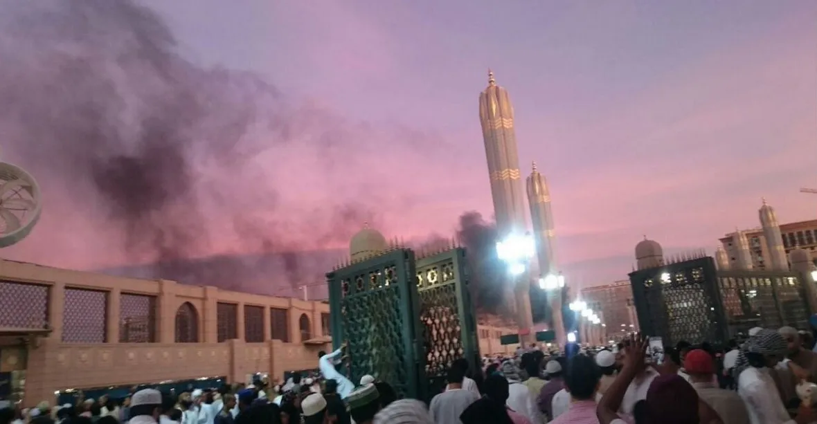 U mešit v Saúdské Arábii se odpálili sebevražední útočníci