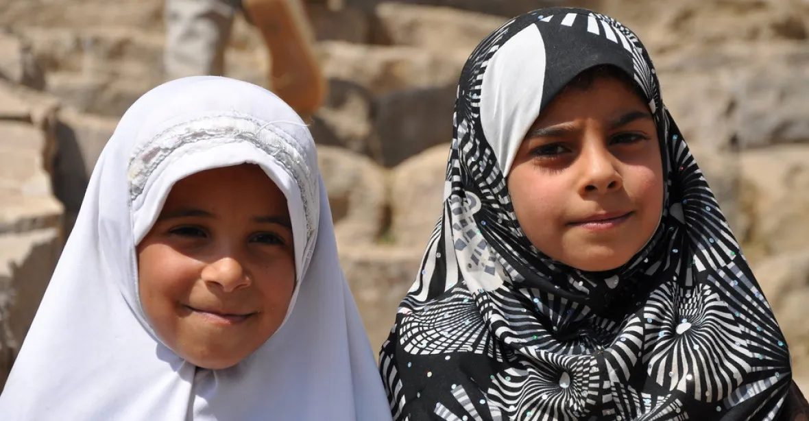 Dcera jako zdroj obživy. V Jemenu nutí do svatby i jedenáctileté dívky