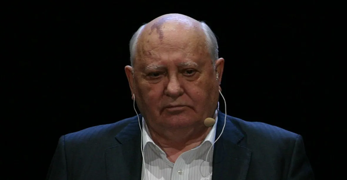 NATO chystá přerod ze studené války na horkou, tvrdí Gorbačov