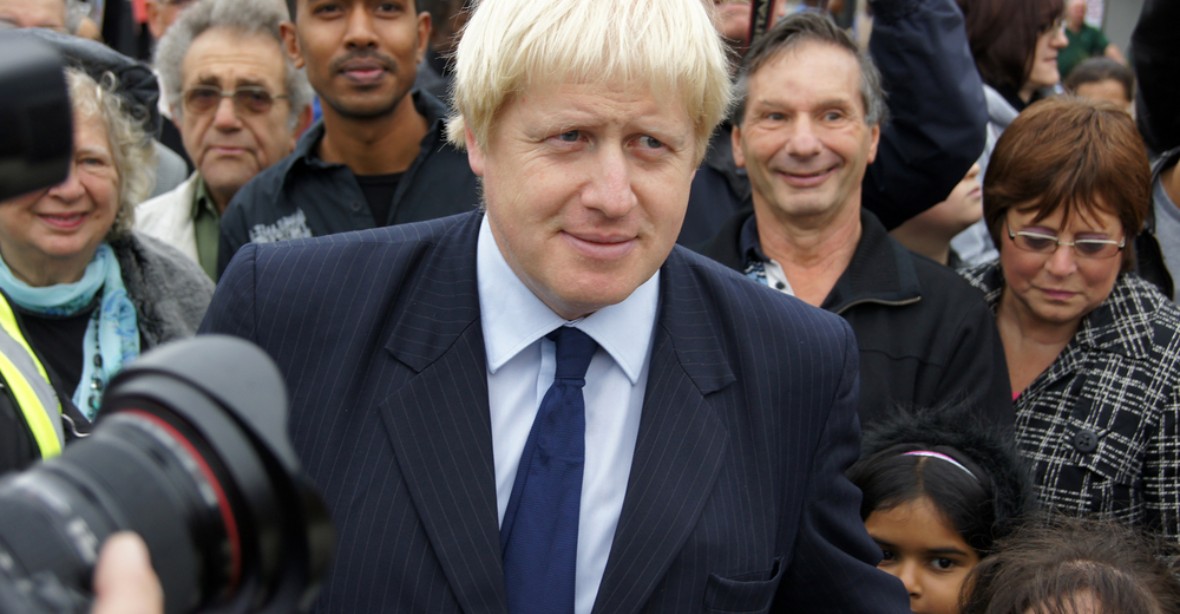 Média se strefují do Johnsona: Británie ze sebe udělala šaška