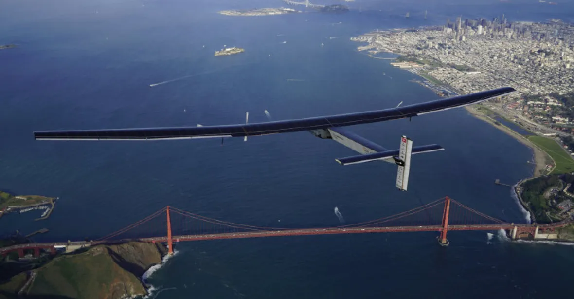 Solární letoun Solar Impulse 2 dokončil oblet světa