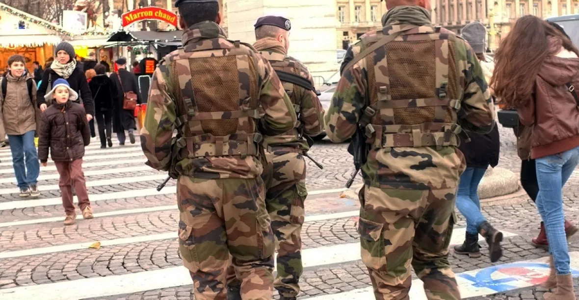 Ve Francii vznikne Národní garda. Bude pomáhat v boji s terorem