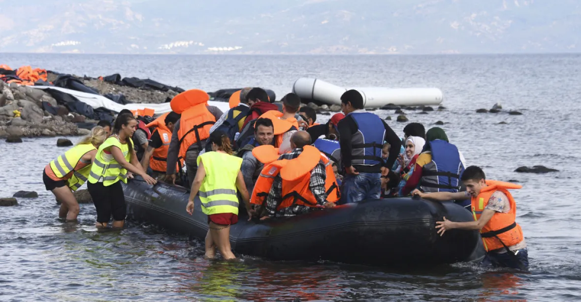 U libyjských břehů dnes zachránili z moře 3400 uprchlíků
