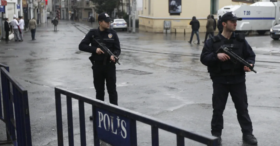 Erdogan ruší vojenské školy a zvyšuje svou kontrolu nad armádou