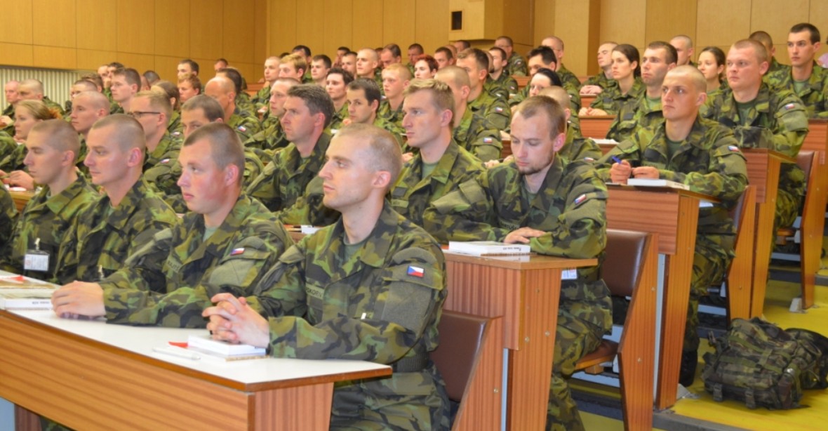 550 Čechů chce výcvik od armády. Marhoul: ‚Snad mezi nimi nejsou neonacisti‘
