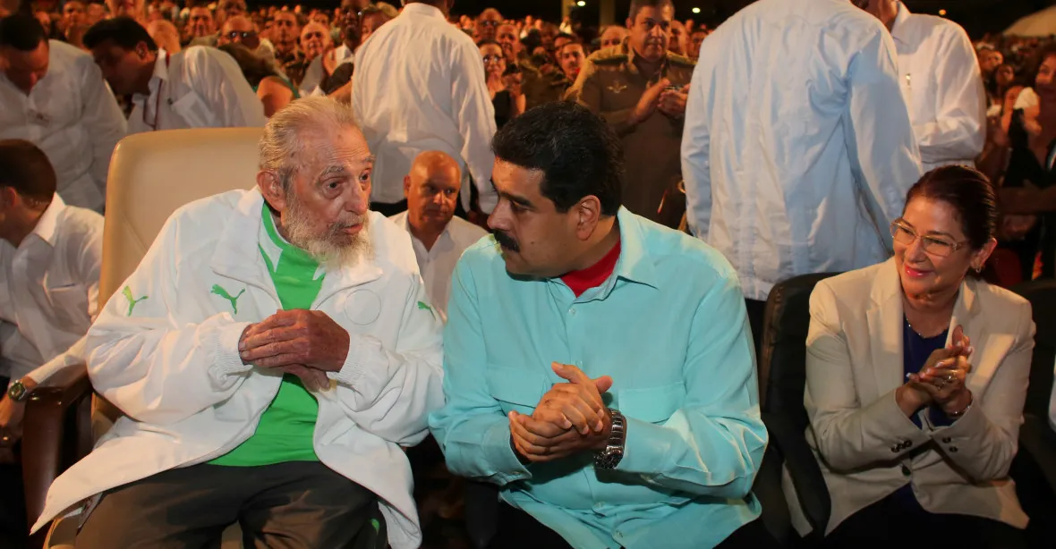 Fidel Castro slaví, ukázal se na veřejnosti, projev však nepřednesl