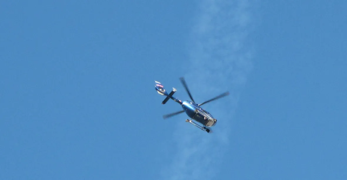 Na Plzeňsku spadl vrtulník, nejméně dva mrtví