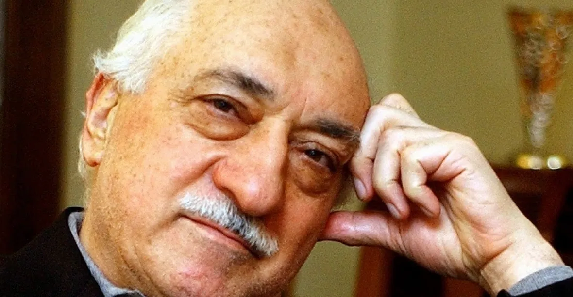 Turci tlačí na německou rozvědku: Zasáhněte proti stoupencům Gülena